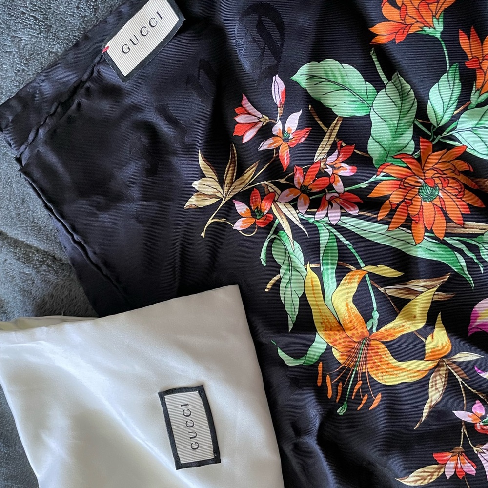 Authentic Gucci scarf NEW